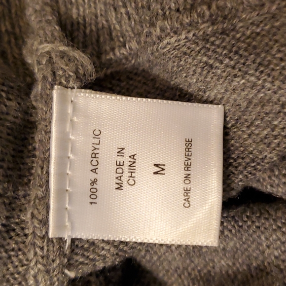 New York & Co. gray v neck sweater size medium - Picture 8 of 8